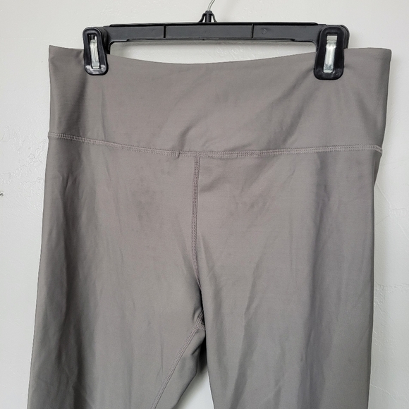 Zyia Active Women's 14-16 Grey Cropped Workout Leggings Athletic Running Gym - Picture 6 of 6